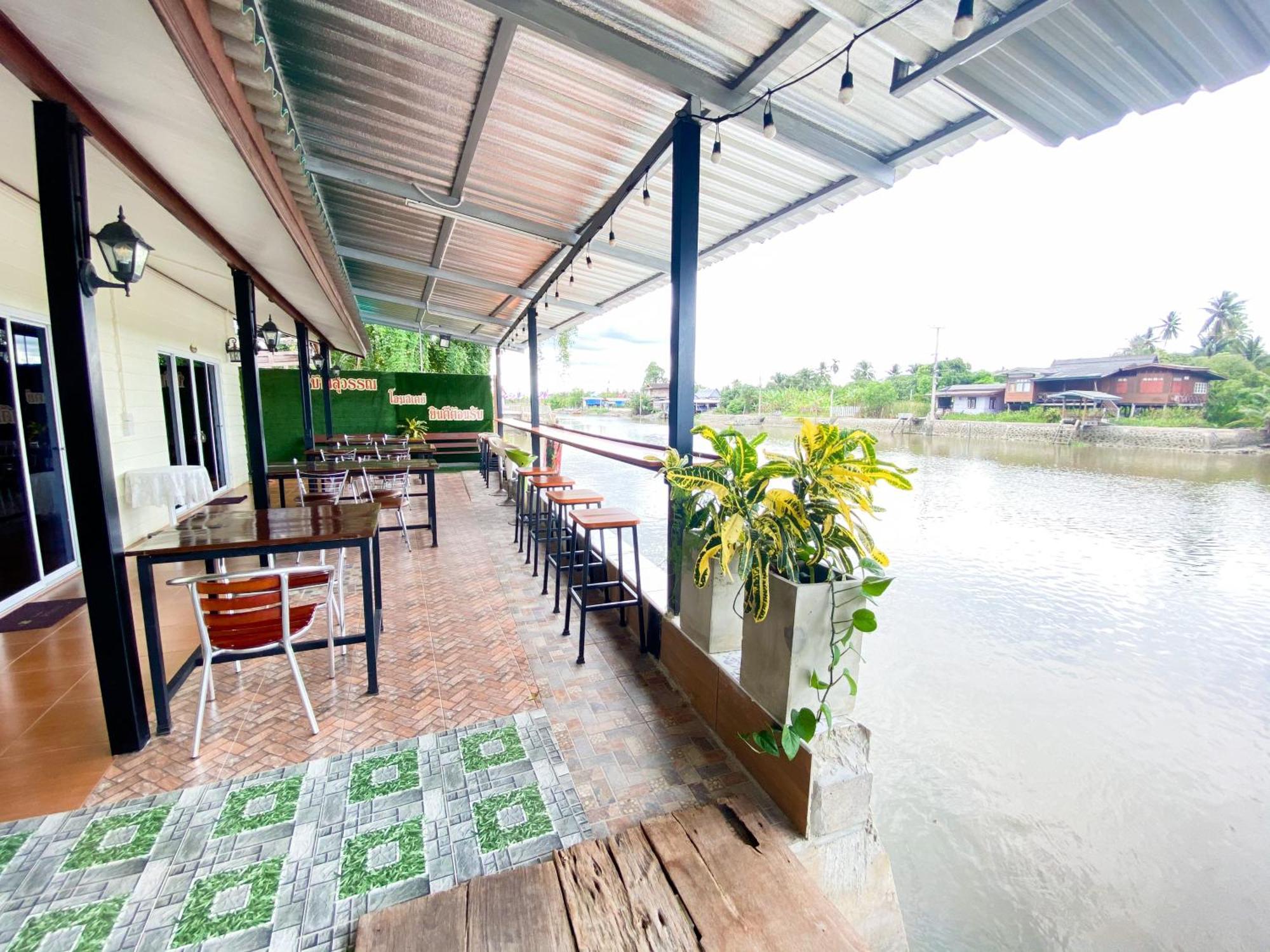 Bansuwan Homestay Amphawa Bagian luar foto