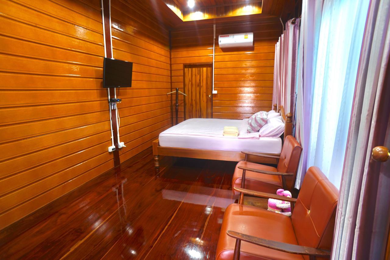Bansuwan Homestay Amphawa Bagian luar foto