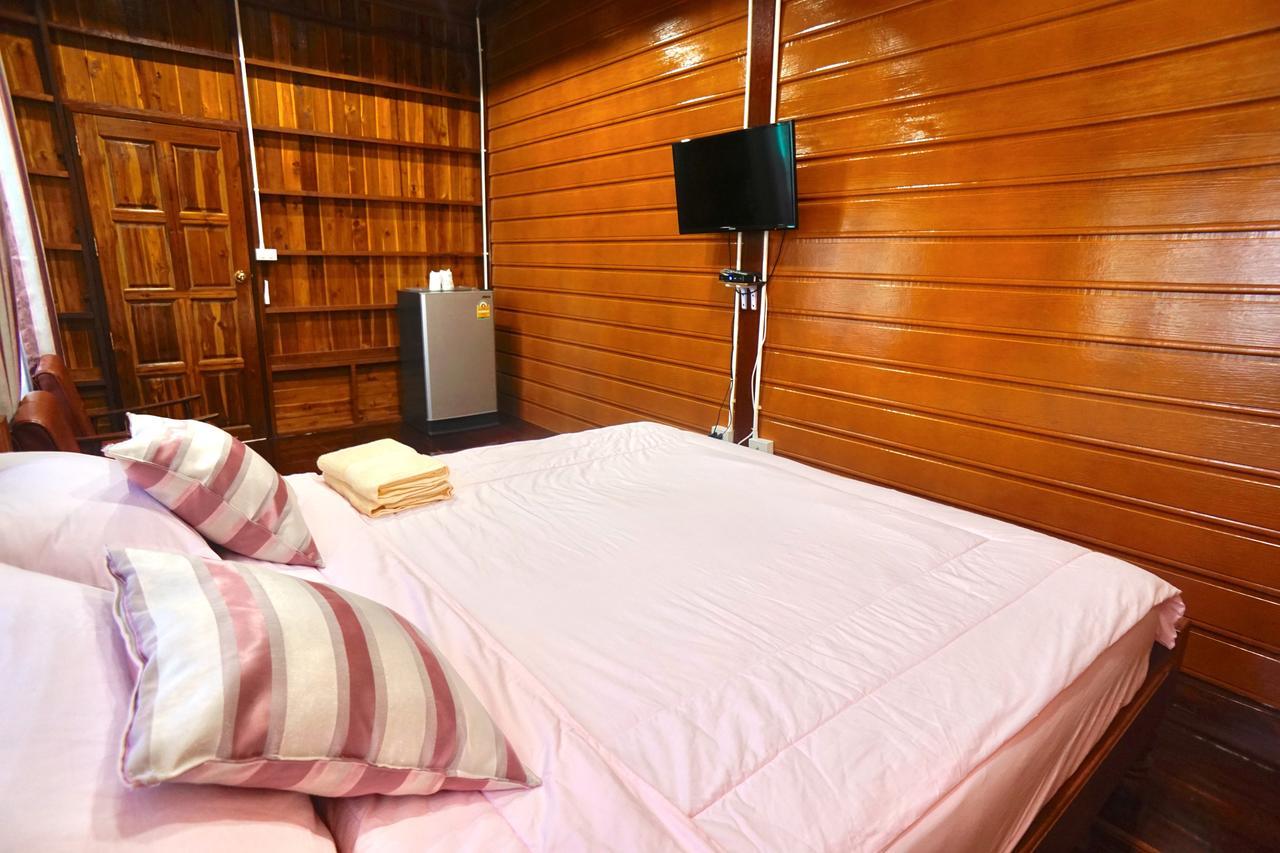 Bansuwan Homestay Amphawa Bagian luar foto