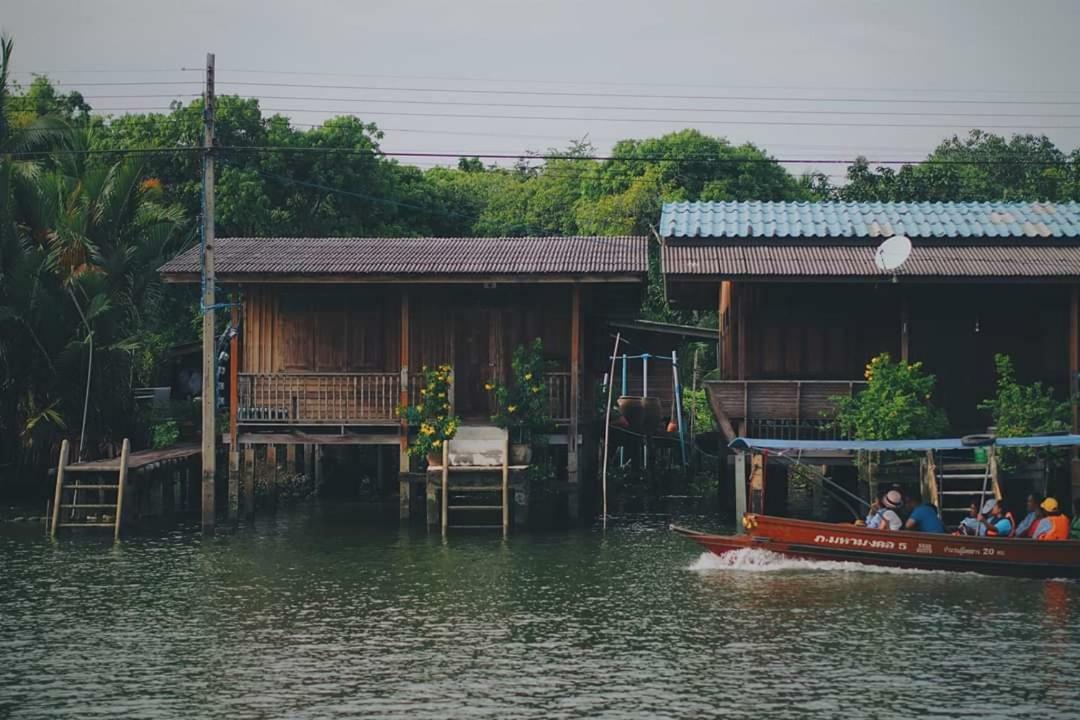 Bansuwan Homestay Amphawa Bagian luar foto